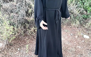 A Lebanese beauty couldn’t droop at this very moment and pleasures himself wildly outdoors with a thick toy.