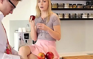 Step sister jenny wild's pussy is sweeter than apple pie s20 e4