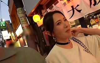 Yui Hatano: One-day only outdoor date with M-boyfriend in Tokyo