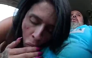 A gostosa paulista Stela Selegatto deu o cuzinho gostoso no meio da rua na carona